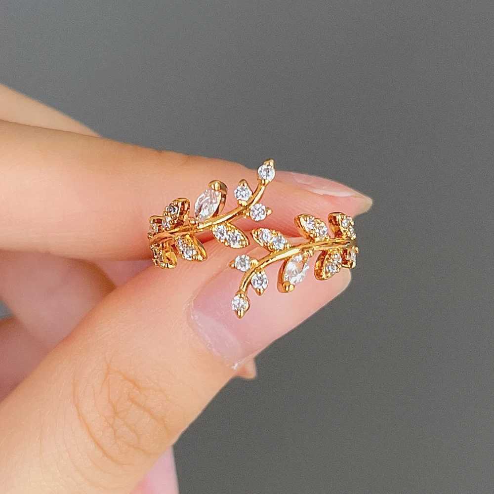 Huitan Fancy Leaf Design Adjustable Opening Rings for Women Sparkling Cubic Zirconia Olive Ring Party Daily Wear Fashion Jewelry M250620