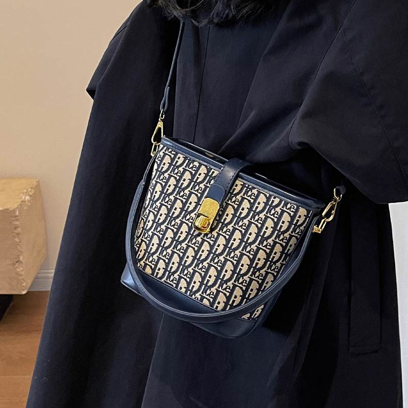 Free shipping 2025 new designer Shoulder totes Bags womans ladies flap girl lady blue fashion casual handbag women crossbody Underarm Bucket Bag
