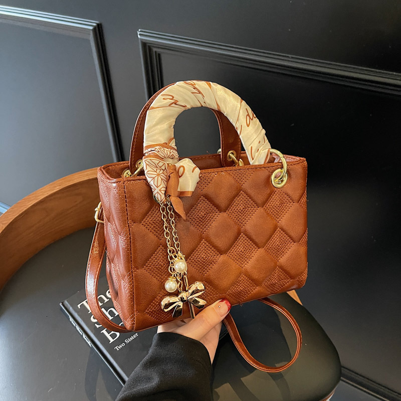 Free Shipping 2025 New Designer Bag Trendy Simple Solid Color Pearl Pendant Women's Handbag Fashion High Quality Shopping Bag