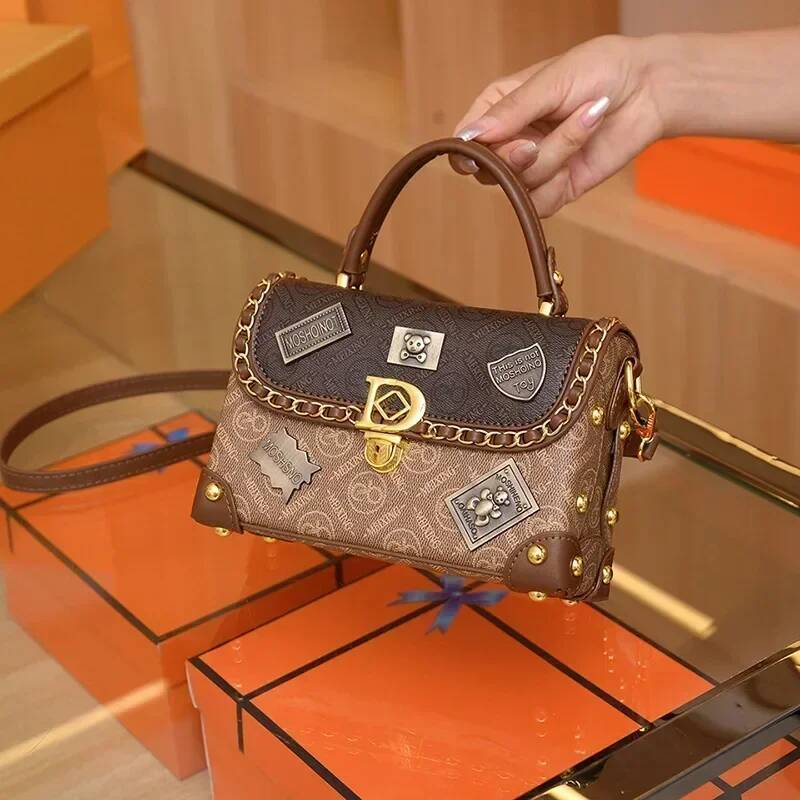 DHSM Vintage Patchwork Handbag Fashion Emed Girls Shoulder Bag European and American Badge Ladies Crossbody PU Material