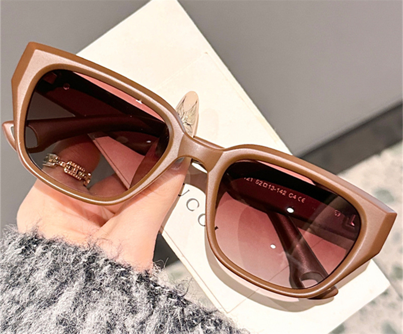 free shipping designer Sunglasses for woman and men Anti-UV daily outdoor Fashion Rectangle white black beach Adumbral