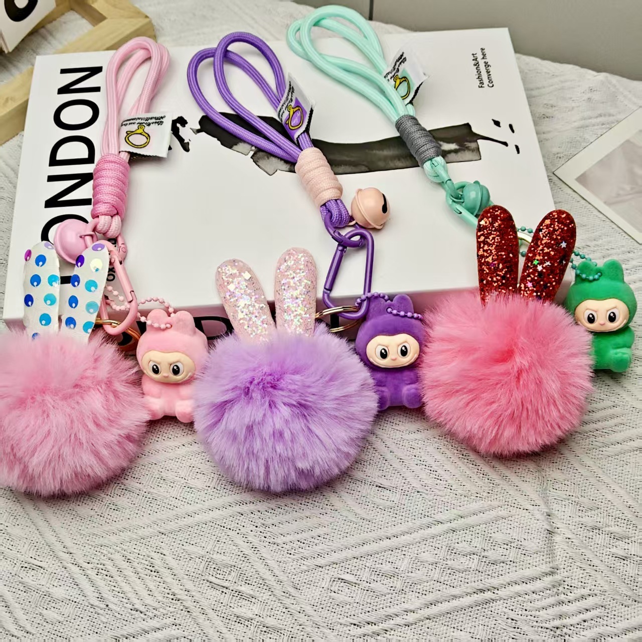 Internet Celebrity Trendy Cute Free Delivery Bucktooth Boy Labubu Plush Doll Keychain Designer Keychain Couple Pom-pom Keyring Small Gift Backpack Pen