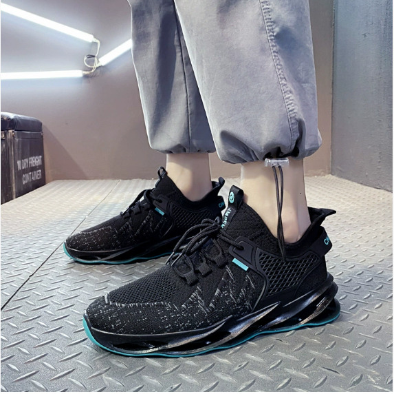 Spring and summer new men's shoes breathable fly woven lace up running shoes trendy and fashionable casual sports shoes ddmycat