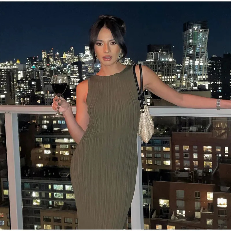 Sleeveless Knitted Pit Stripe Dress Women Round Collar High Waist Summer Bodycon Dress Casual Commuting Long Dresses For Women 250619