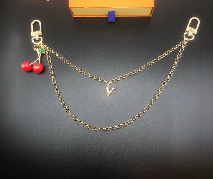 Luxurys keychain designer keychain cherry gold chain Women Buckle jewelry Keyring Bags Pendant couple charm Car Key
