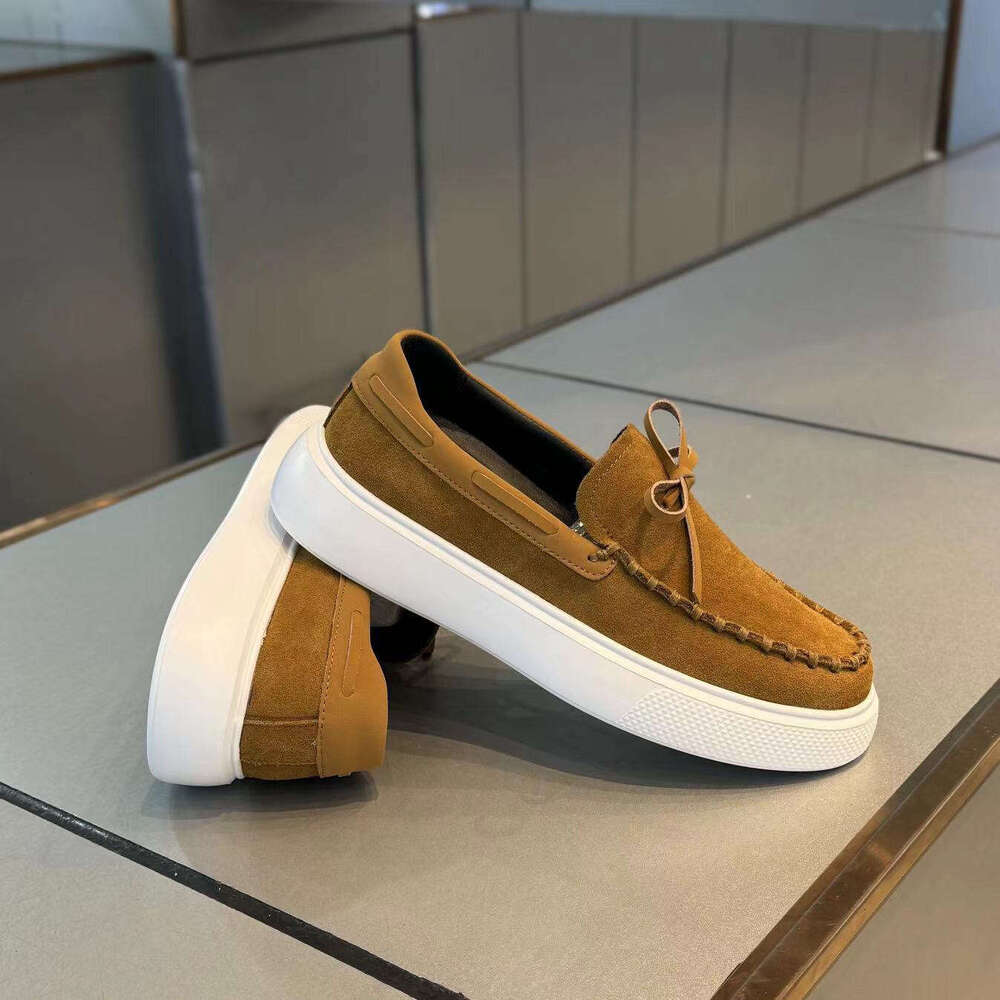 Slip-On Trendy Men's Shoes 2024 New Suede Solid Color Versatile Breathable Comfortable Loafers TikTok Kuaishou