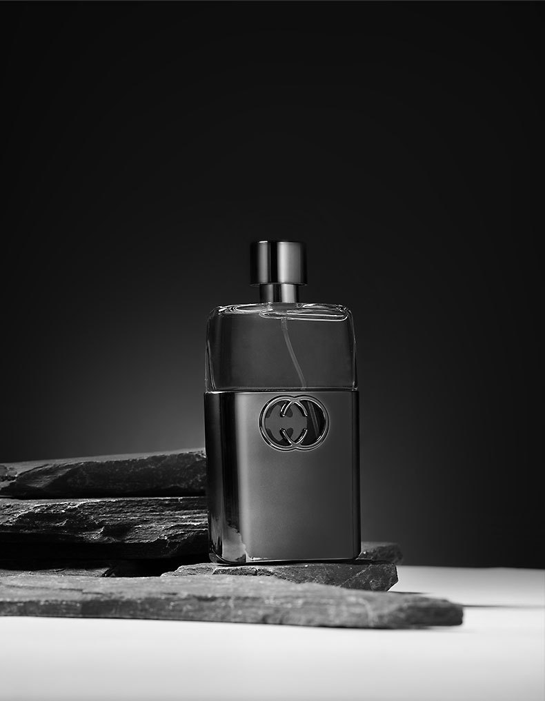 Elegant Unisex Colonia: Rich Woodsy Accord with Notes of Sandalwood Durable Cologne in a Sleek 75 ml Bottle