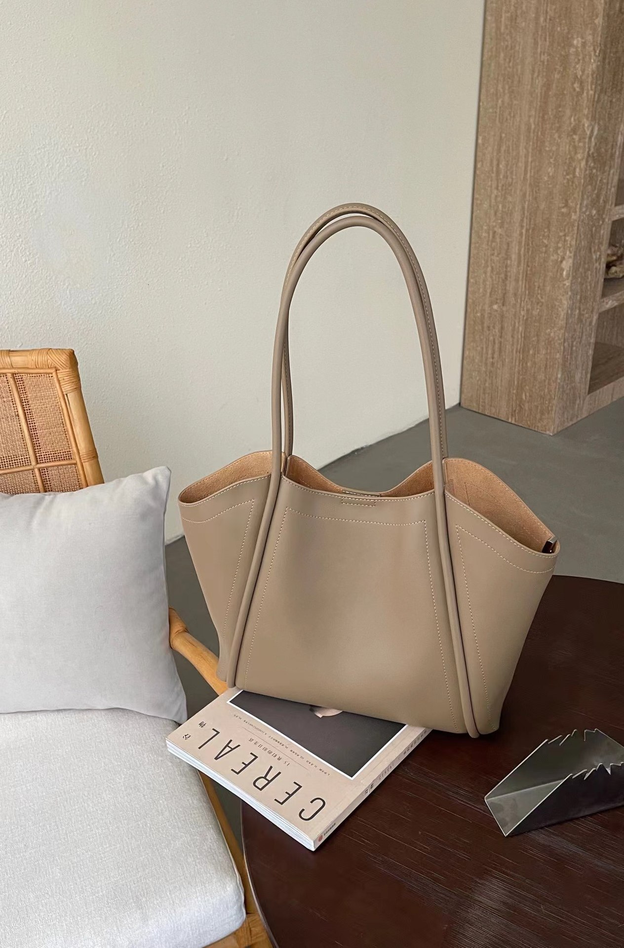 Free Shipping 2025 New Niche Soft Leather Wing Bag For Women Luxury Large Capacity Designer Bags High-end Commuter Genuine Leather Shoulder Cowhide La