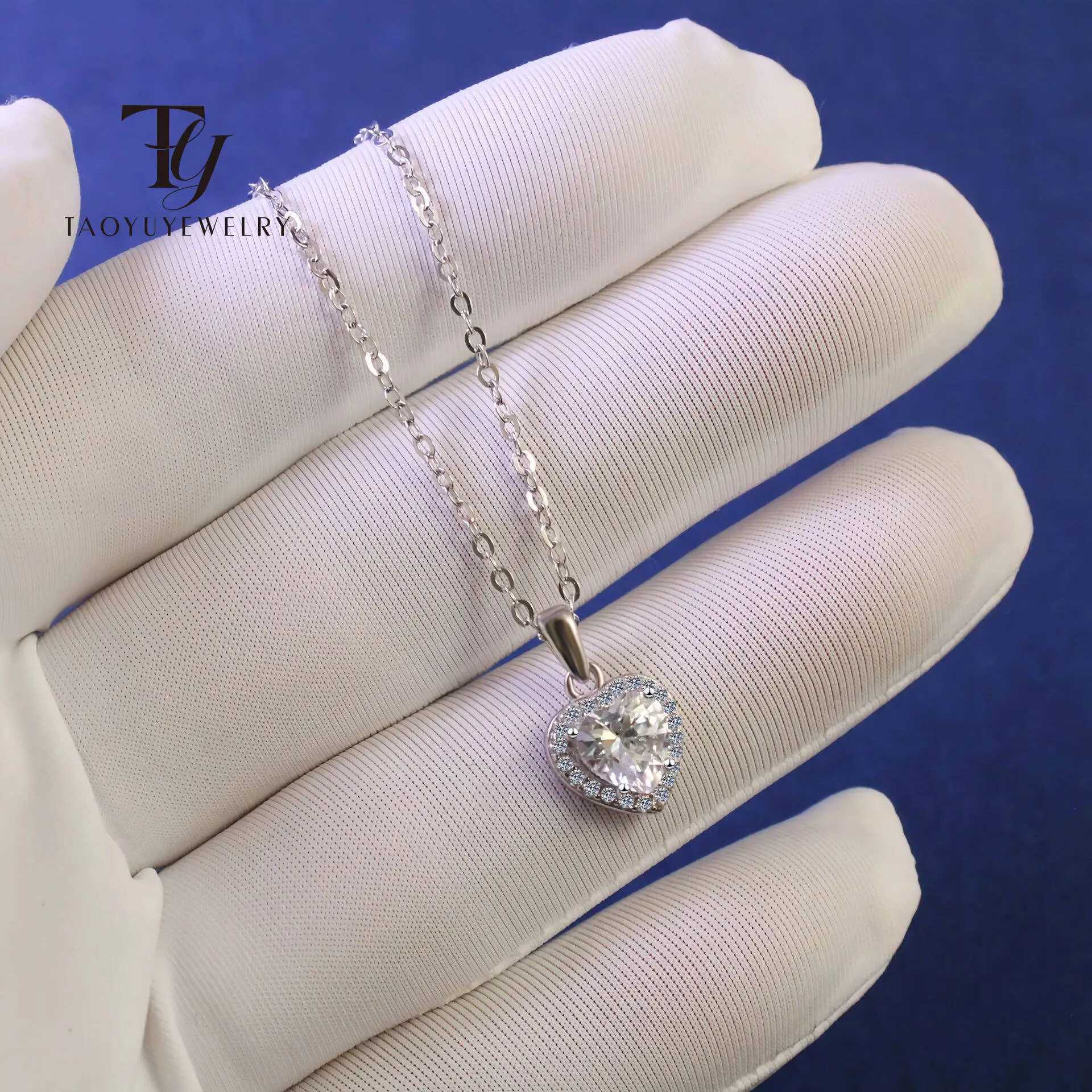 TY 1carat Moissanite Heart Pendant Womens Necklace D Color Real 925 Sterling Silver Necklace Shining Heart Valentines Day GiftXJ250620