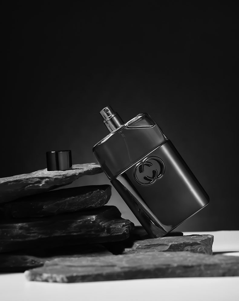 Elegant Unisex Colonia: Rich Woodsy Accord with Notes of Sandalwood Durable Cologne in a Sleek 75 ml Bottle