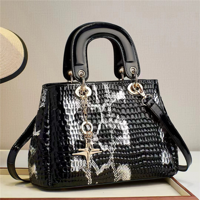 Free Shipping 2025 New Designer Bag High-end Luxury Snake Pattern Multi-color Multifunctional Women's Handbag Fashion Boutique Shopping Bag