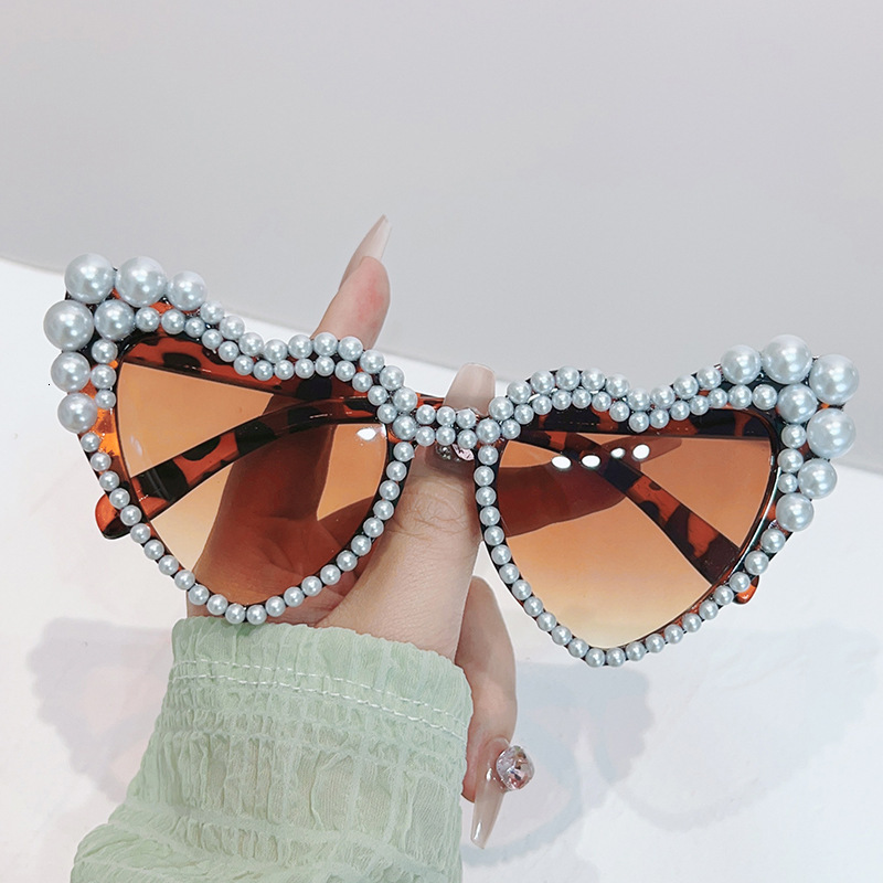 Designer brand sunglasses Oversized Frame Asymmetric Center Pearl-Inlaid Peach Heart Sunglasses UV Protection Luxury Eyewear for Women