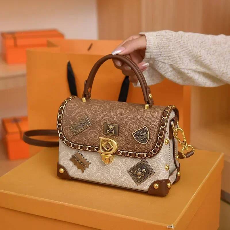 DHSM Vintage Patchwork Handbag Fashion Emed Girls Shoulder Bag European and American Badge Ladies Crossbody PU Material