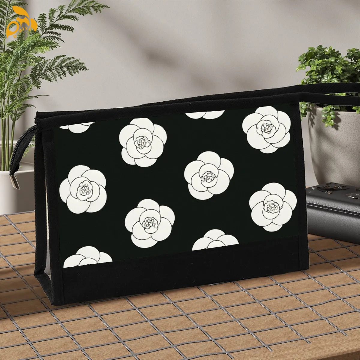 free shipping of customized Trendy American canvas cosmetic bag with exquisite patterns from US