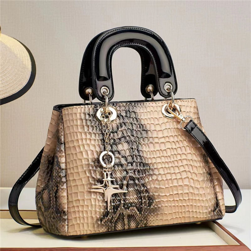 Free Shipping 2025 New Designer Bag High-end Luxury Snake Pattern Multi-color Multifunctional Women's Handbag Fashion Boutique Shopping Bag