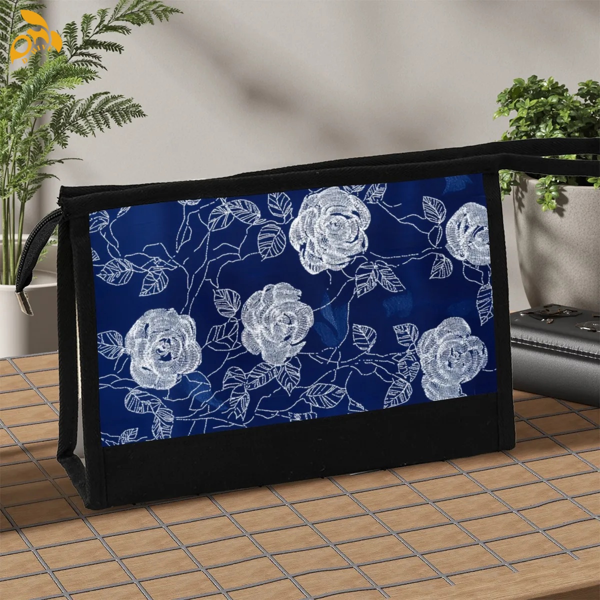 free shipping of customized Trendy American canvas cosmetic bag with exquisite patterns from US