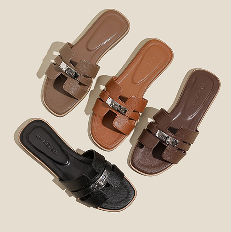 Designer Slippers for Women 2025 New one-strap slippers, fashionable and versatile summer outerwear, beach flat sandals, gold lock button slippers, Fr