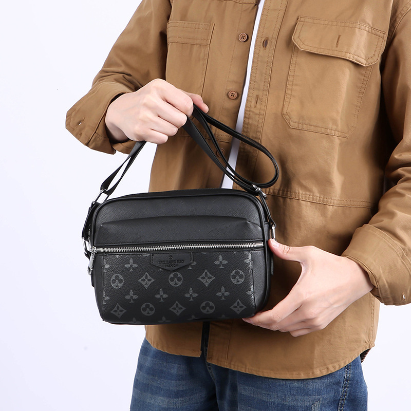 Free Shipping Designer Bag, Men's Crossbody Bag, Fashionable Leather Business Briefcase, Casual Commuting Luxury Bag, Crossbody Bag, Men's W