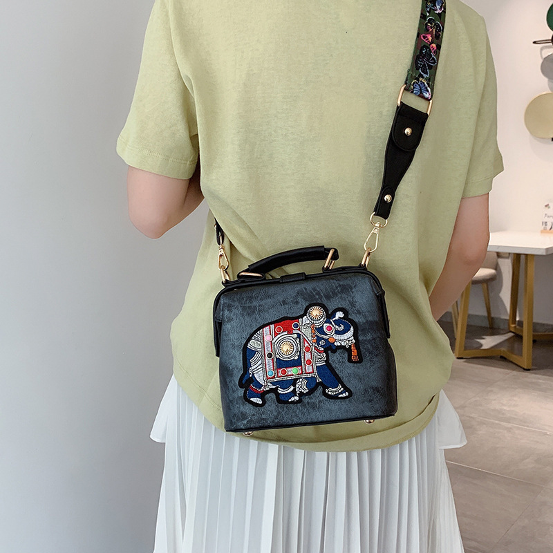 Free Shipping Designer Bag Selected Women's Bag New Fashion Luxury Bag Cartoon Doctor Bag Handbag Shoulder Bag Multifunctional Broadband Crossbod