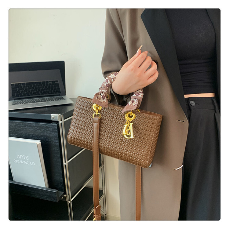 Free Shipping Designer Bag 2025 High-end D Brand Silk Scarf Woven Princess Luxury Bag Diana Bag Handbag Shoulder Crossbody Trendy Women's Bag