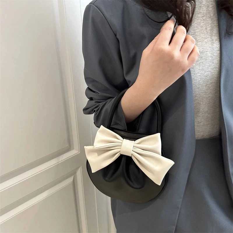 Girls New Round Handbag The Autumn 2025 Fashionable and Versatile Pleated Womens Bag Trend Bow Crossbody Bag XJ250620