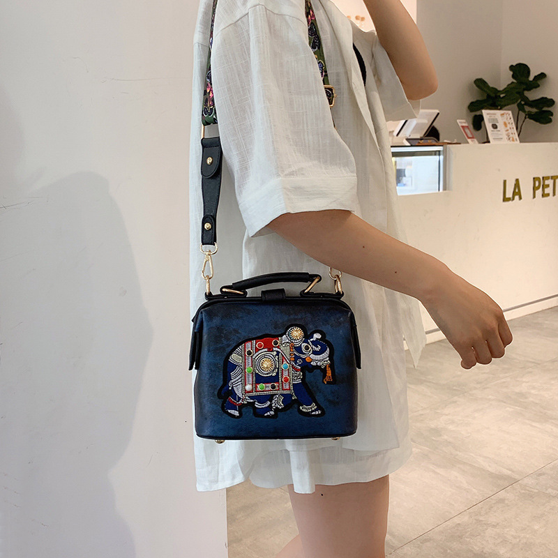 Free Shipping Designer Bag Selected Women's Bag New Fashion Luxury Bag Cartoon Doctor Bag Handbag Shoulder Bag Multifunctional Broadband Crossbod