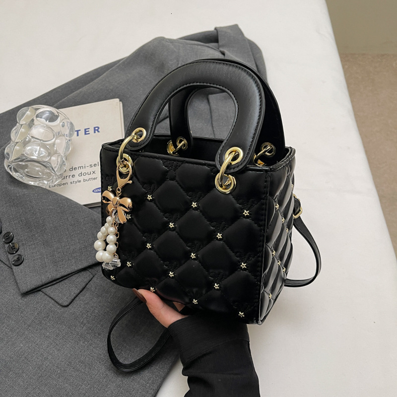 Free Shipping 2025 New Designer Bag Casual Boutique Shopping Bag High-end Solid Color Lightweight Pearl Pendant Women's Handbag