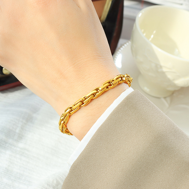 Gold Cuban Link Chain Bracelet for Women, 18K Gold Plated Stainless Steel Adjustable Wristband, Trendy Thick Chain Statement Jewelry