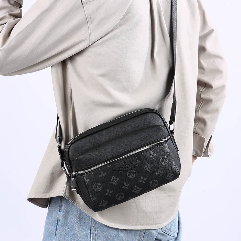 Free Shipping Designer Bag, Men's Crossbody Bag, Fashionable Leather Business Briefcase, Casual Commuting Luxury Bag, Crossbody Bag, Men's W