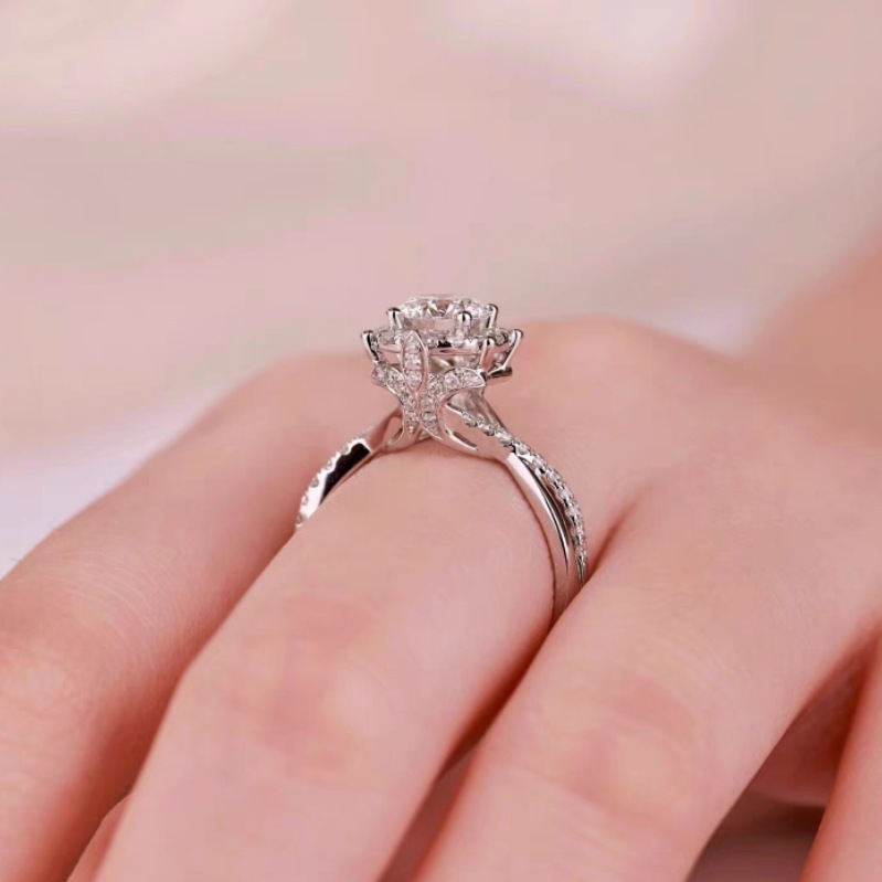 Choucong Brand New 1ct Round Cut White Lab Moissnite Diamond Luxury Jewelry 925 Sterling Silver Party Women Wedding Crown Princess Ring For Lover Gift