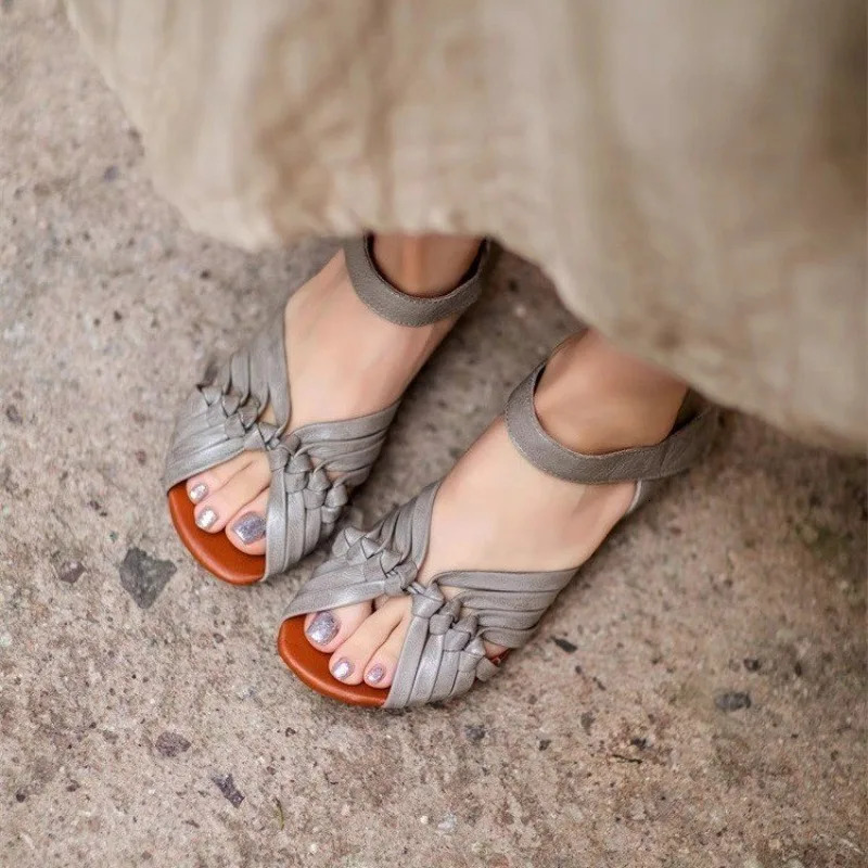Summer Fish Mouth Hollow-out Sandals Womens Round Toe Hand-woven Fashion Light Retro Low-heeled Shoes 250617