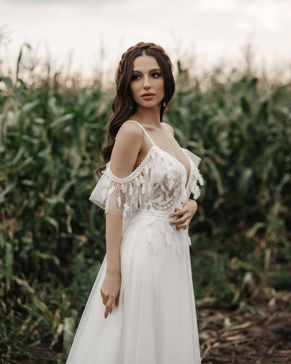 Off Shoulder Boho Wedding Dresses A Line Deep V Lace Bride Gowns Custom Made Garden Party Dresses for Brides Engagement Birthday