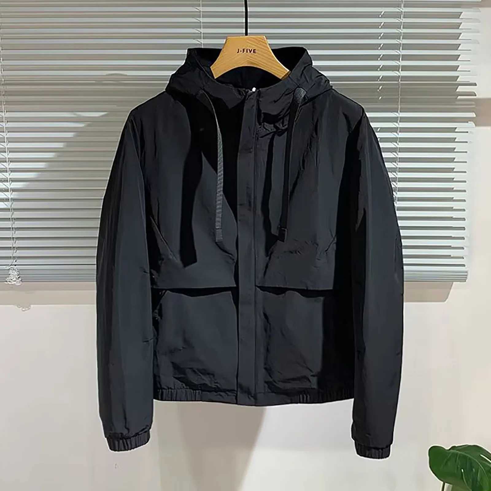 Mens Jacket Loose Casual Loose Cropped Design Coat With Pocket Outdoor Fashion Sports Wear Windbreaker Men Raincoat XJ250621