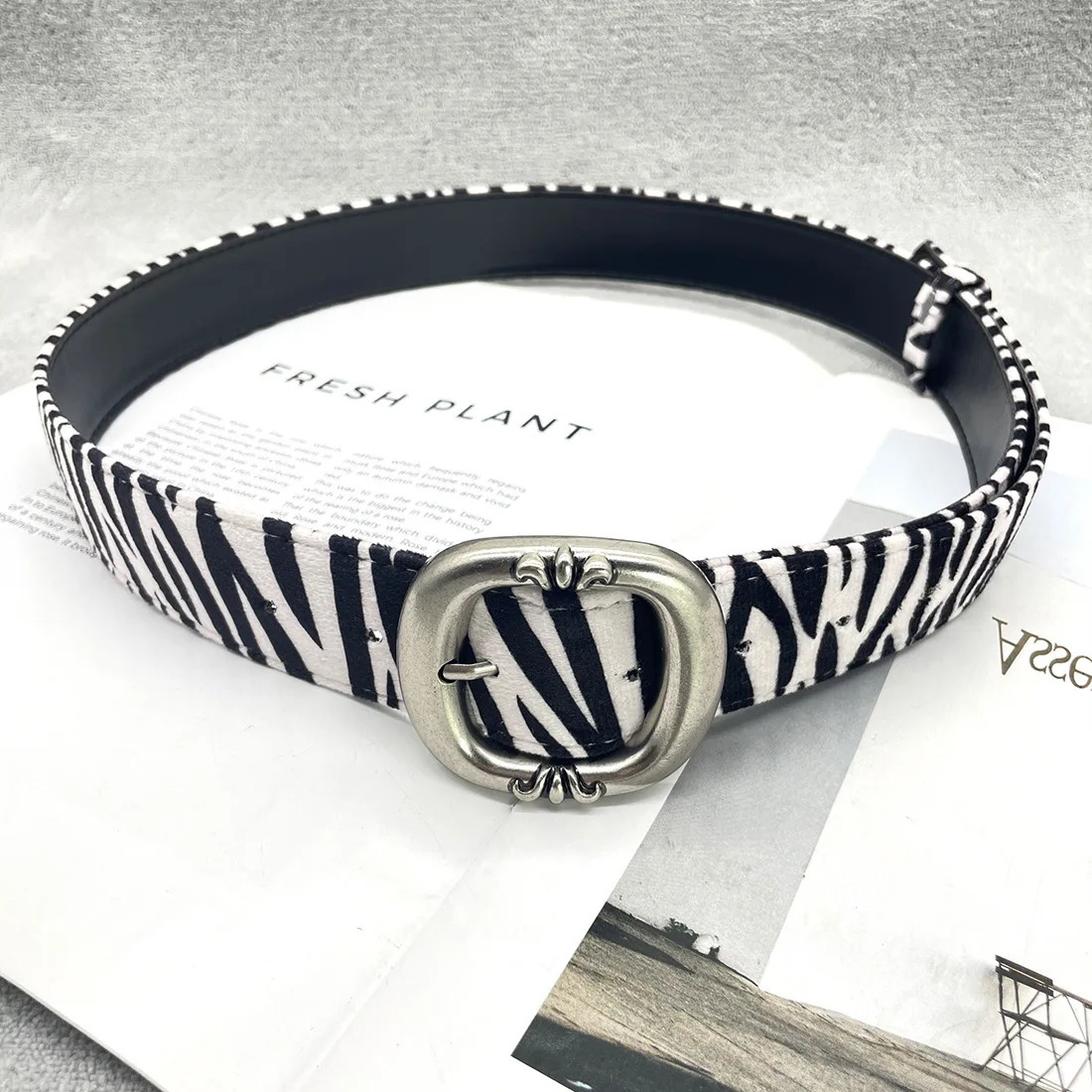 Punk Belts Vintage Engraved Buckle Leopard Print Beaded Sexy Belt Jeans Versatile Decorative Belt 250617
