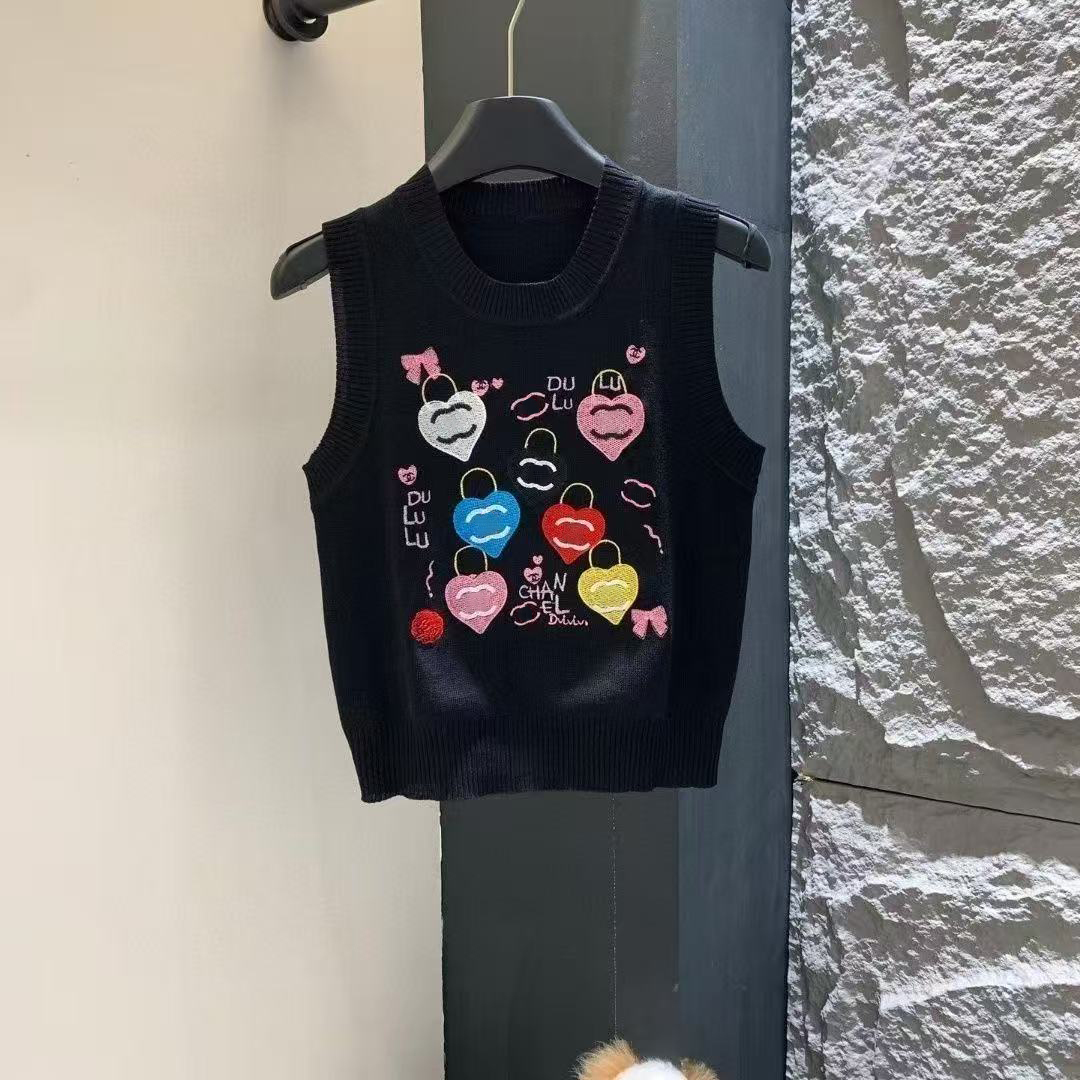 New high-end summer sleeveless vest, knitted women's popular short top, summer versatile base vest Luxury Fashion