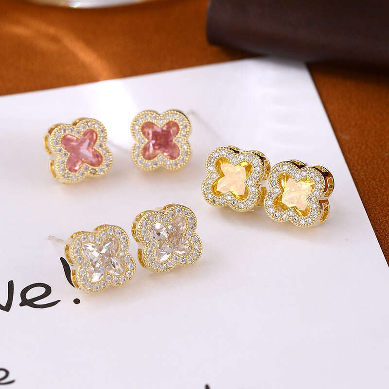 designer Four-Leaf Clover Zircon Summer Dopamine Niche Earrings Yellow Ear Piercing Studs Sier Needle Women