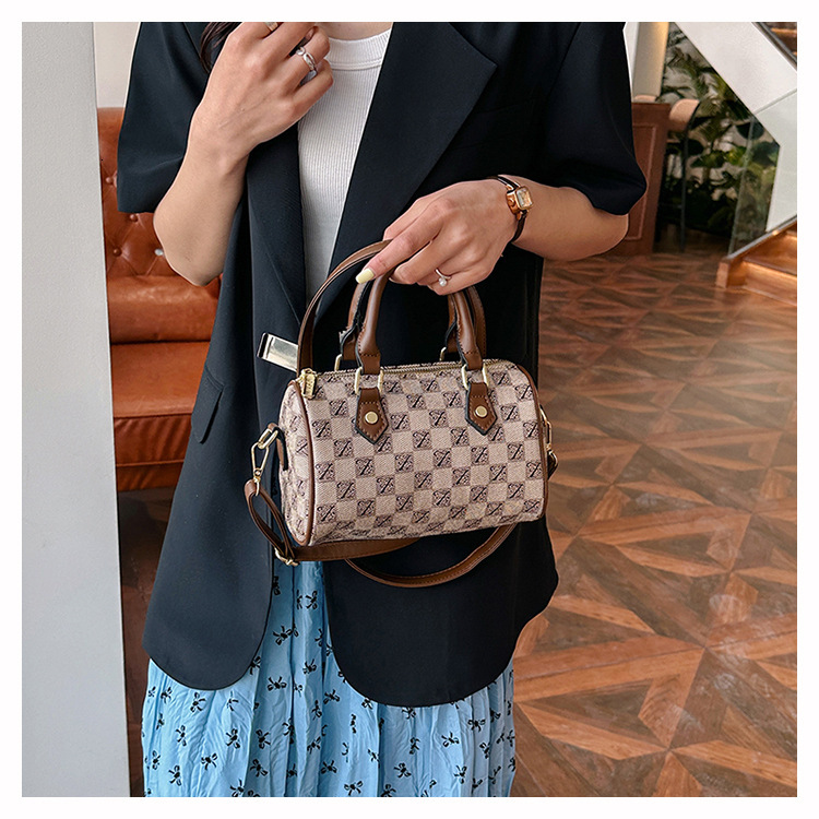 Free Shipping Designer Bag, Women's Bag, Boston Bag, Classic Printed Luxury Bag, Simple And Elegant Commuting Travel Handbag, Shoulder Bag, Women