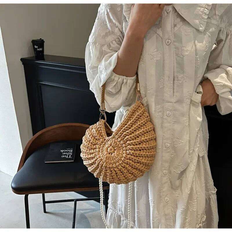 Creative Conch Shaped Crochet Women Shoulde Bags Funny Cute Pearls Chains Handmade Weave Crossbody Bag Novelty Small Handbags