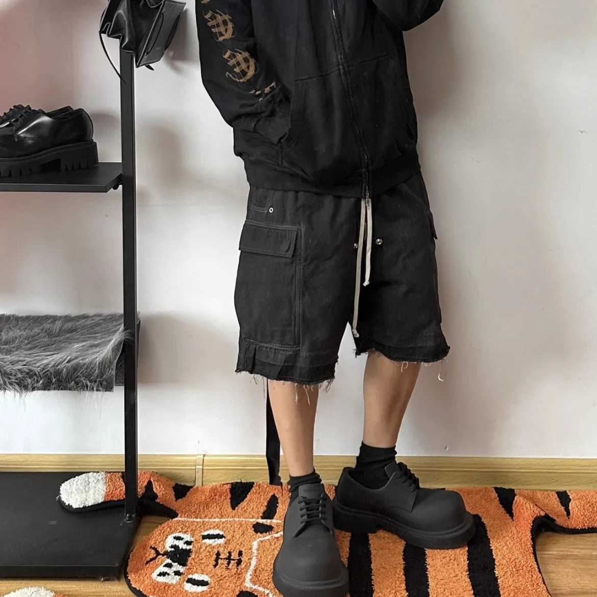 Hip Hop Vintage Wax Printing Acid Washed Black Cargo Shorts Baggy Drawstring Stretch Zip Up Distressed Cargo Shorts Men W250621