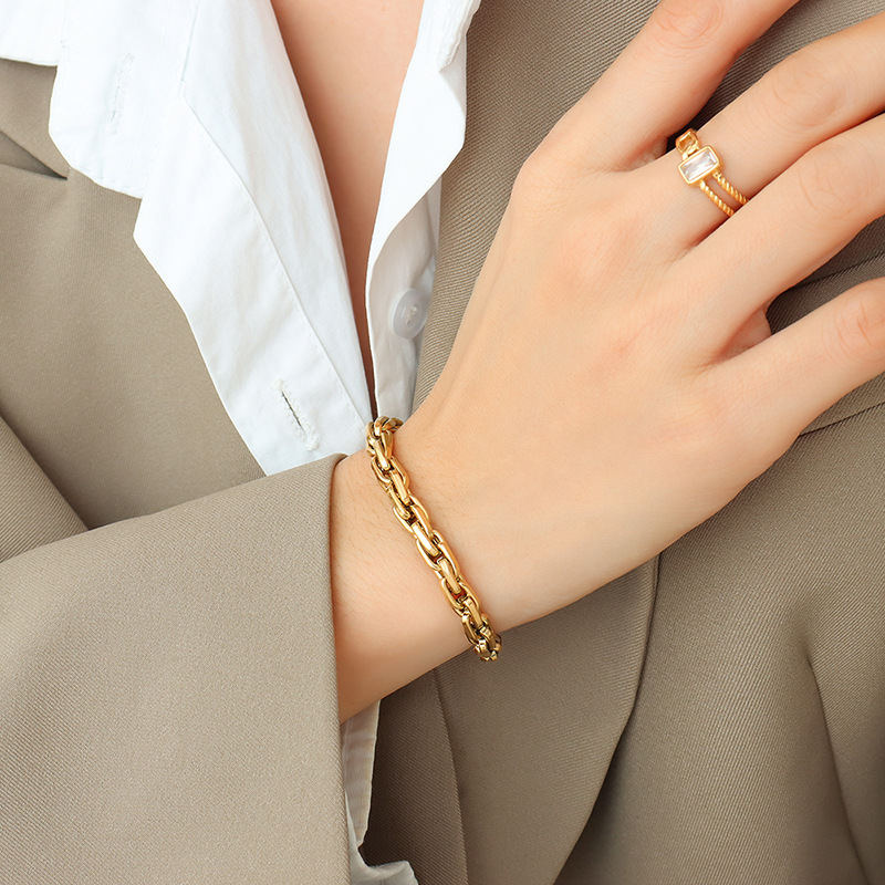 Gold Cuban Link Chain Bracelet for Women, 18K Gold Plated Stainless Steel Adjustable Wristband, Trendy Thick Chain Statement Jewelry