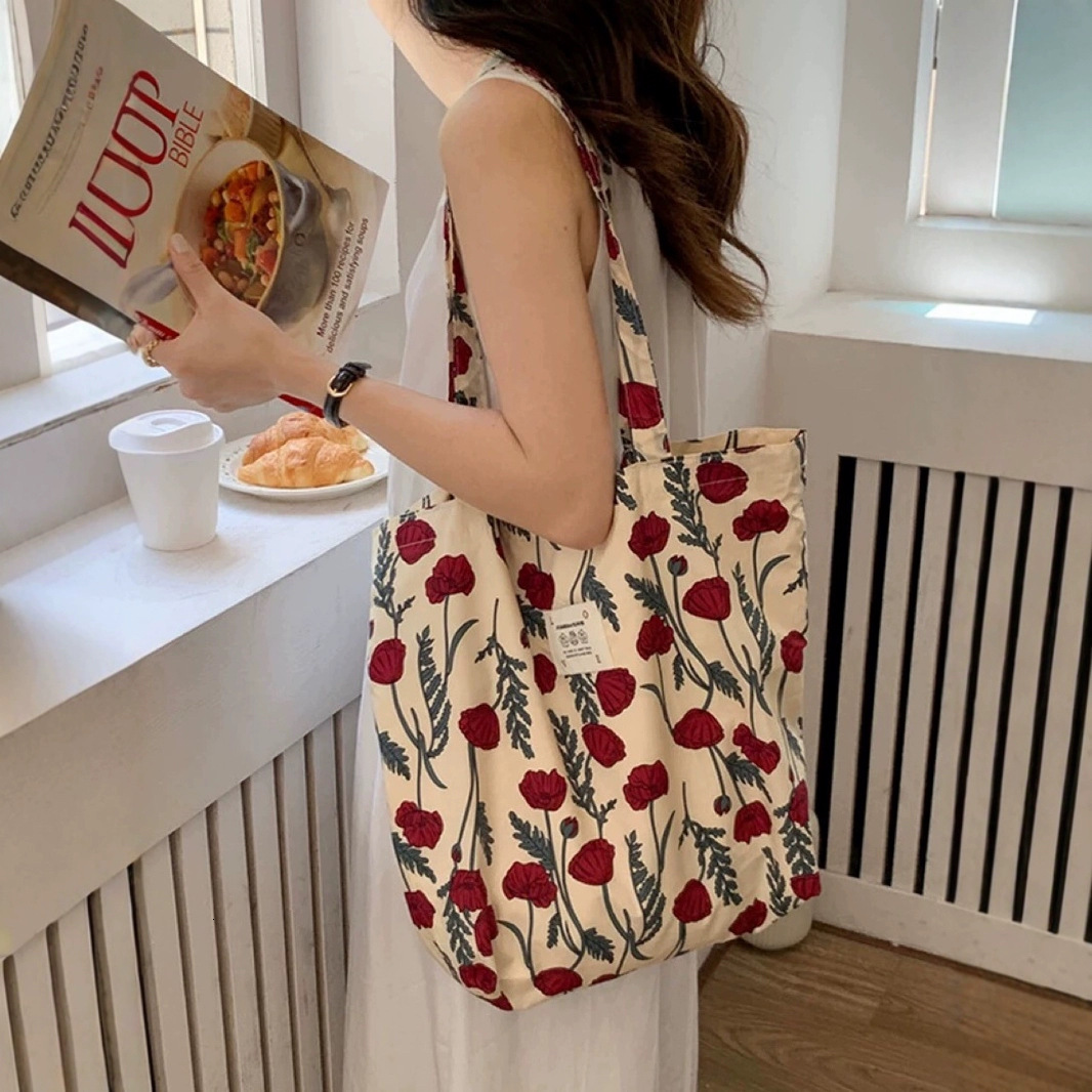Free shipping designer Bag Niche French Retro Women Bag Floral Art Shoulder Bag Casual Large Capacity Tote Bag
