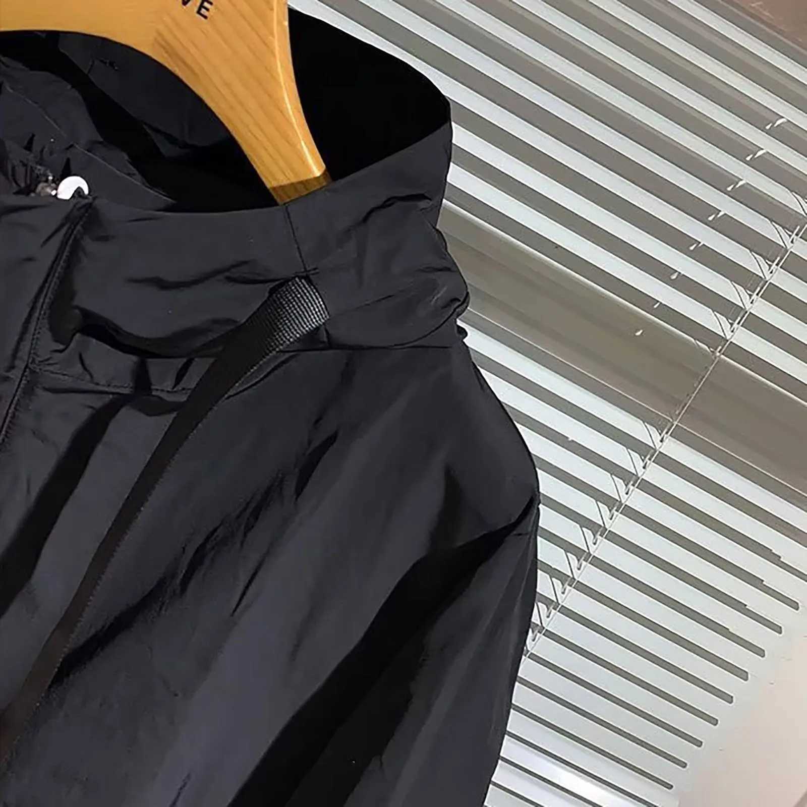 Mens Jacket Loose Casual Loose Cropped Design Coat With Pocket Outdoor Fashion Sports Wear Windbreaker Men Raincoat XJ250621