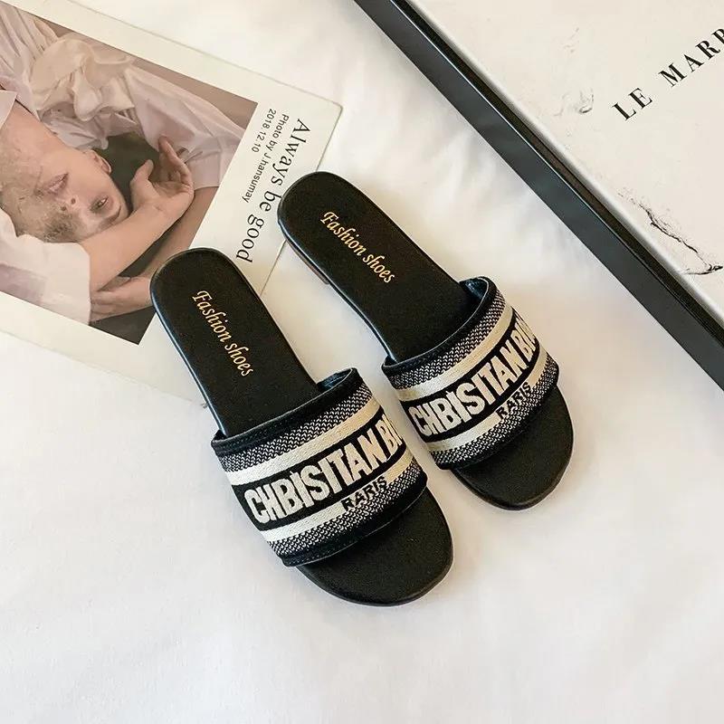 Women slippers sandals Platform slippers Beach Shoes Fashionable Easy-to-wear Style outside flat flip-flops