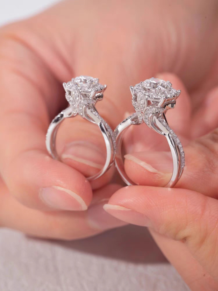 Choucong Brand New 1ct Round Cut White Lab Moissnite Diamond Luxury Jewelry 925 Sterling Silver Party Women Wedding Crown Princess Ring For Lover Gift
