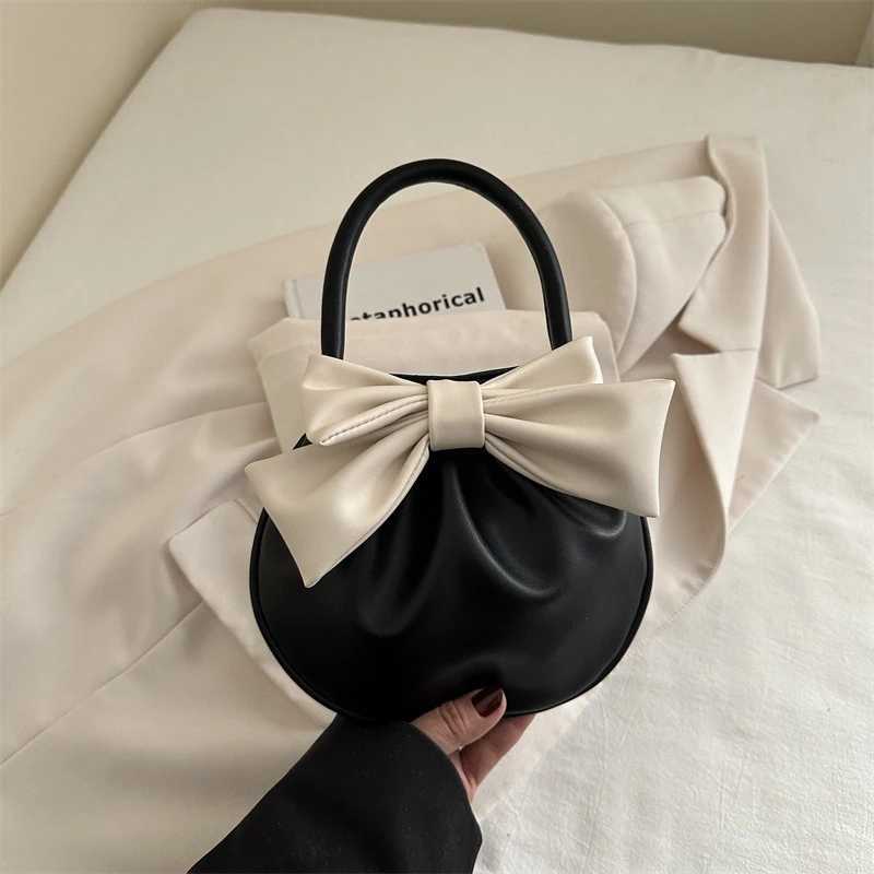 The New Round Handbag for Girls in The Autumn 2025 The Bow Crossbody Bag Is Fashionable and Versatile Pleated Womens Bag Trend XJ250620
