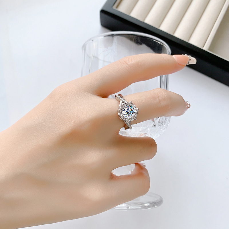 Choucong Brand New 1ct Round Cut White Lab Moissnite Diamond Luxury Jewelry 925 Sterling Silver Party Women Wedding Crown Princess Ring For Lover Gift