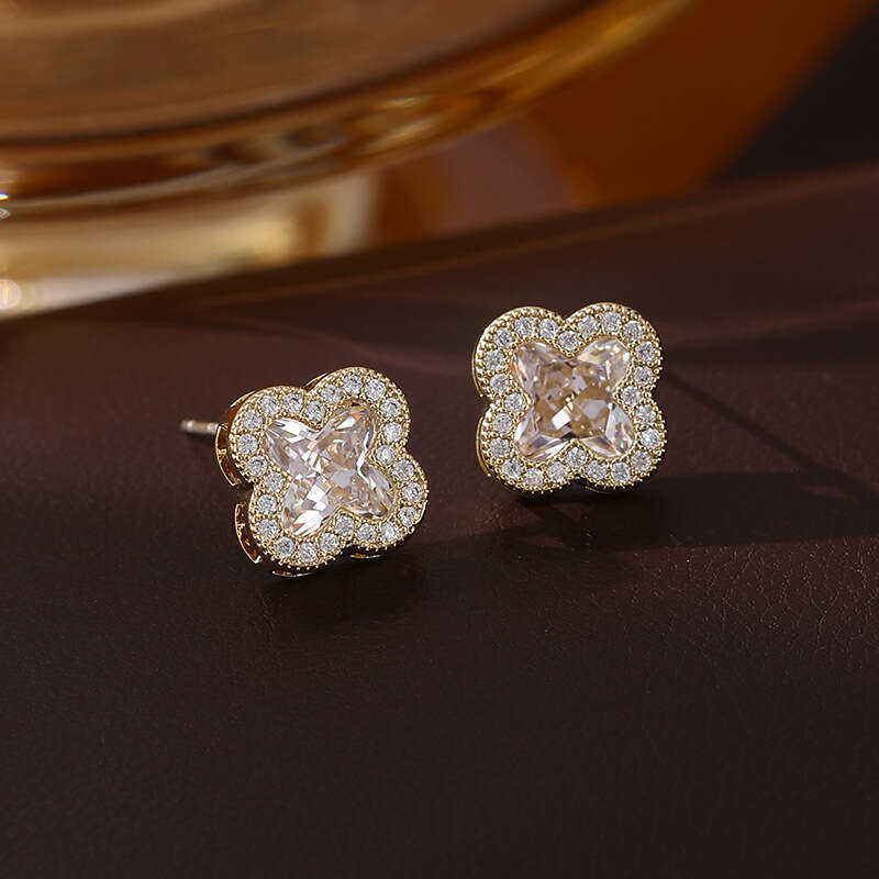 designer Four-Leaf Clover Zircon Summer Dopamine Niche Earrings Yellow Ear Piercing Studs Sier Needle Women