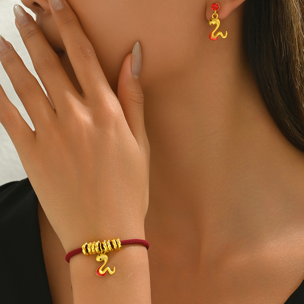 Wind Women's Set, Unique Snake Design With Inlaid s, Versatile High-End Feel Bracelet And Stud Earrings