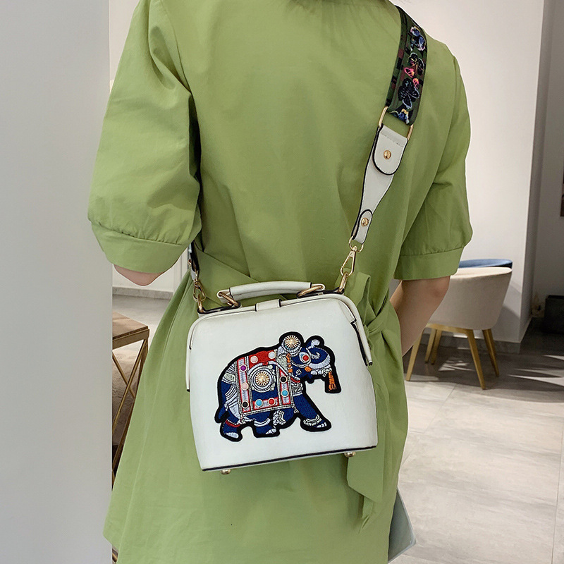 Free Shipping Designer Bag Selected Women's Bag New Fashion Luxury Bag Cartoon Doctor Bag Handbag Shoulder Bag Multifunctional Broadband Crossbod