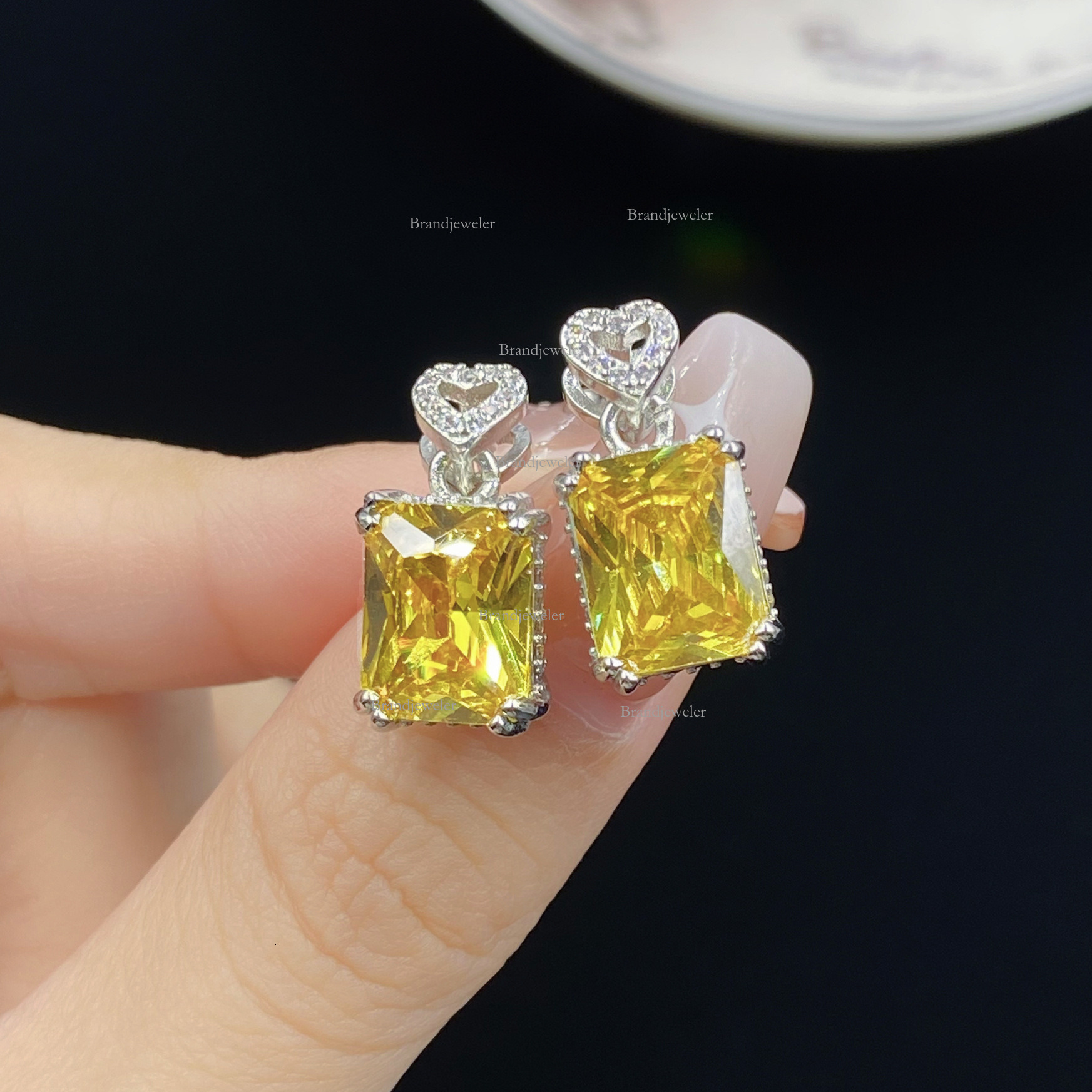 Golden Zircon 2025 New Model Heart Back Simple Rectangular Imitation Yellow Crystal Open Ring Designer Necklace Women's Elegant Pendant Free Deli